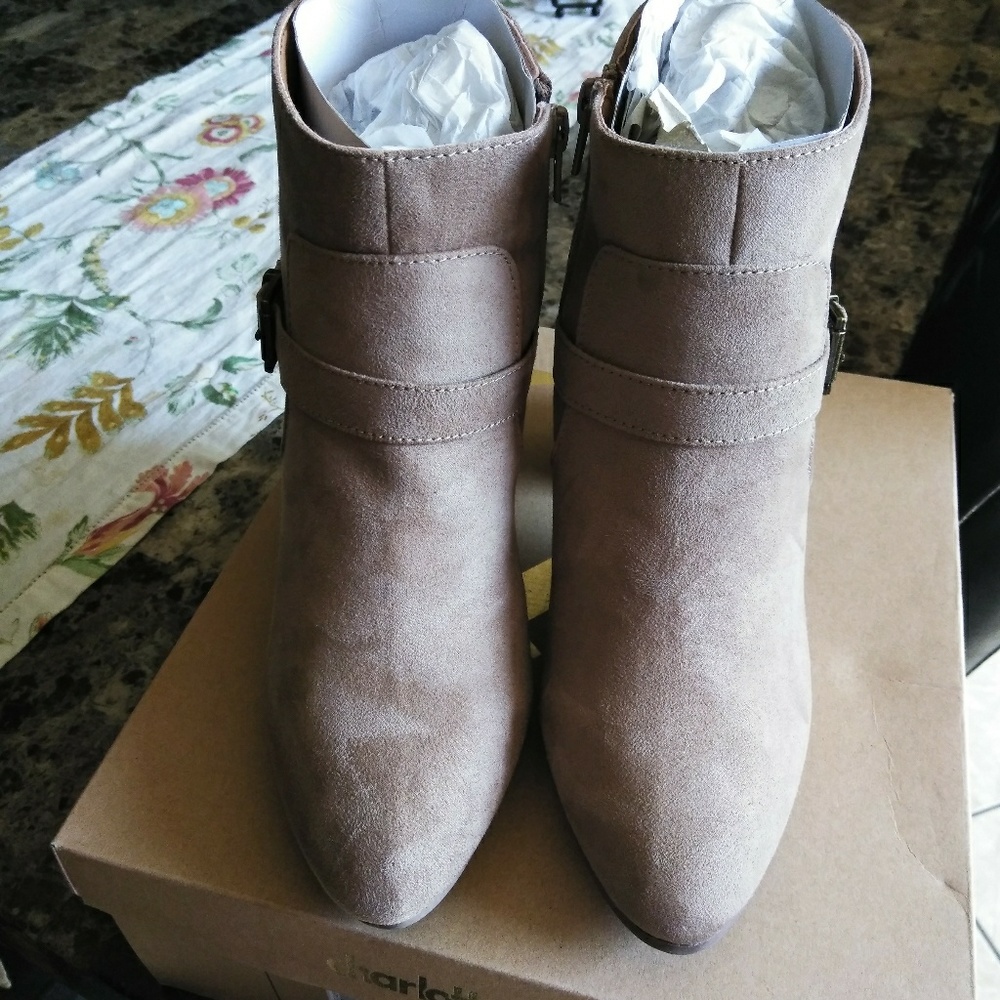 Boots - Picture 4 of 5